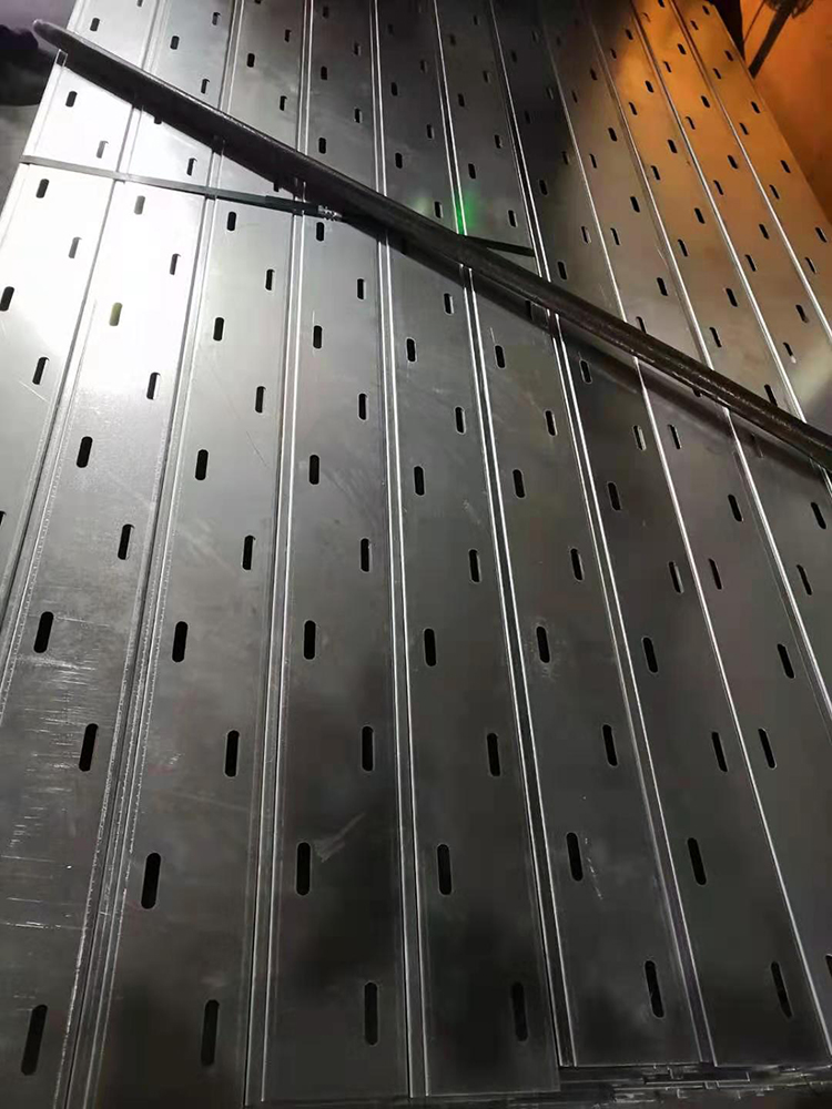 托盘式桥架安装方式不可逆