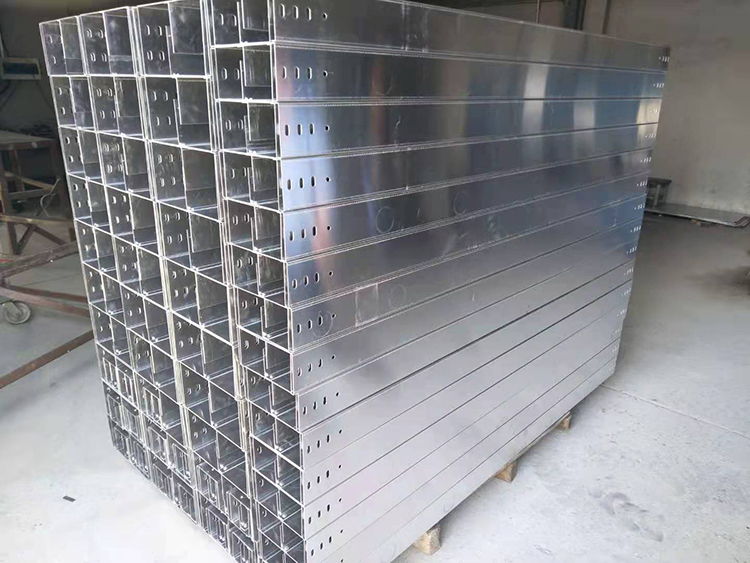 挑选全封闭桥架品质